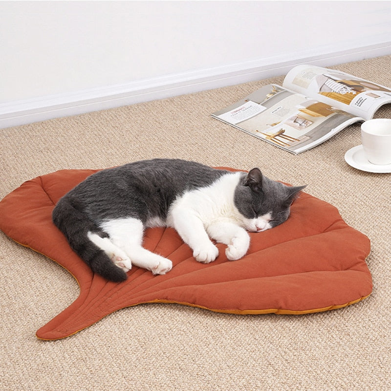 Ginkgo Leaf Sharp Cat Bed Mat