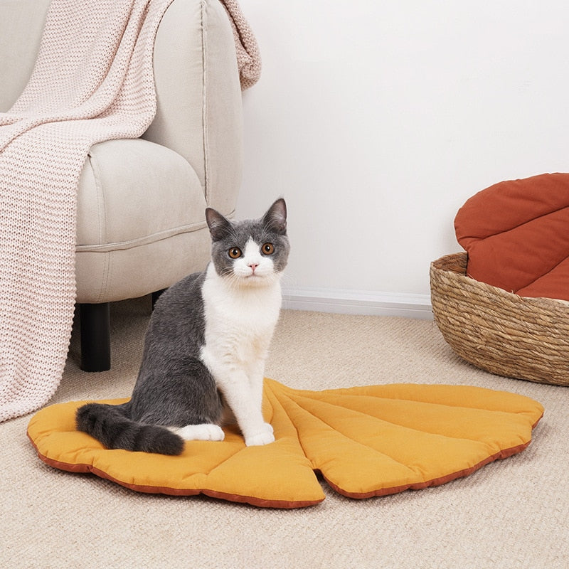 Ginkgo Leaf Sharp Cat Bed Mat